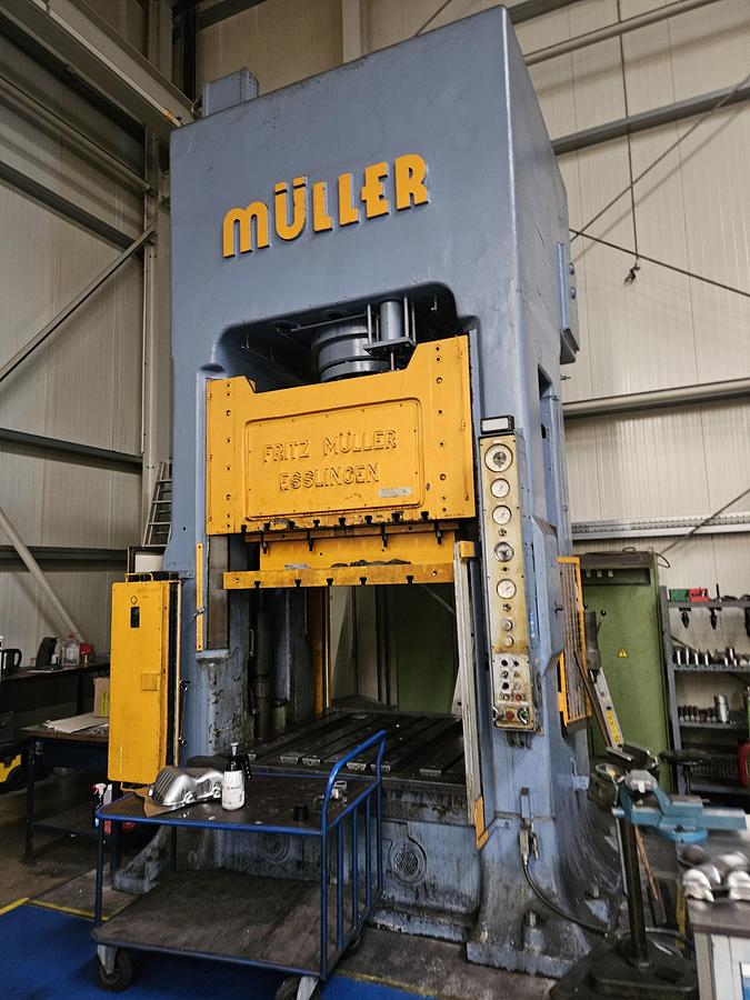 Used 1963 Müller-Weingarten Double Column Drawing Press