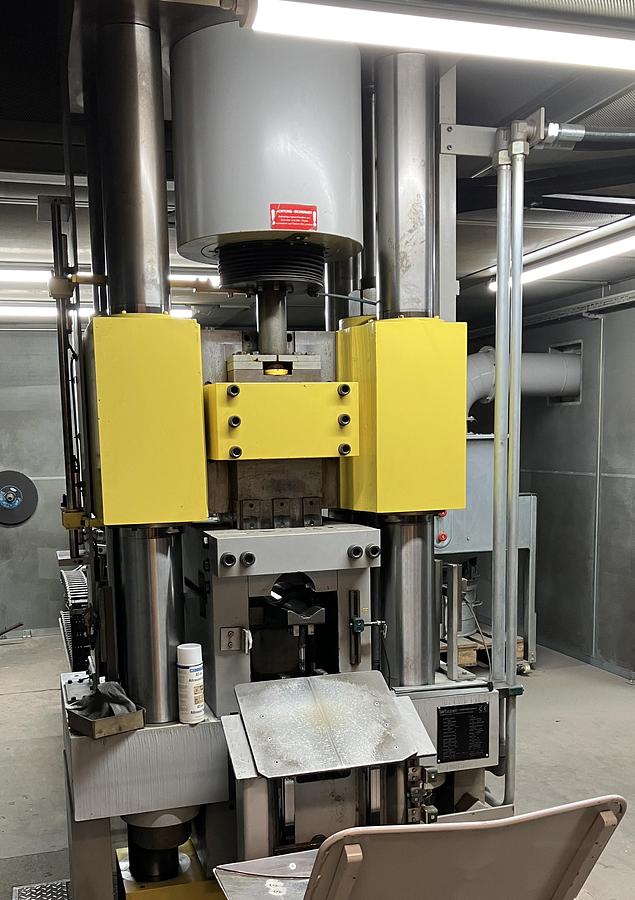 Used 2014 Winter VSP 350 Column press