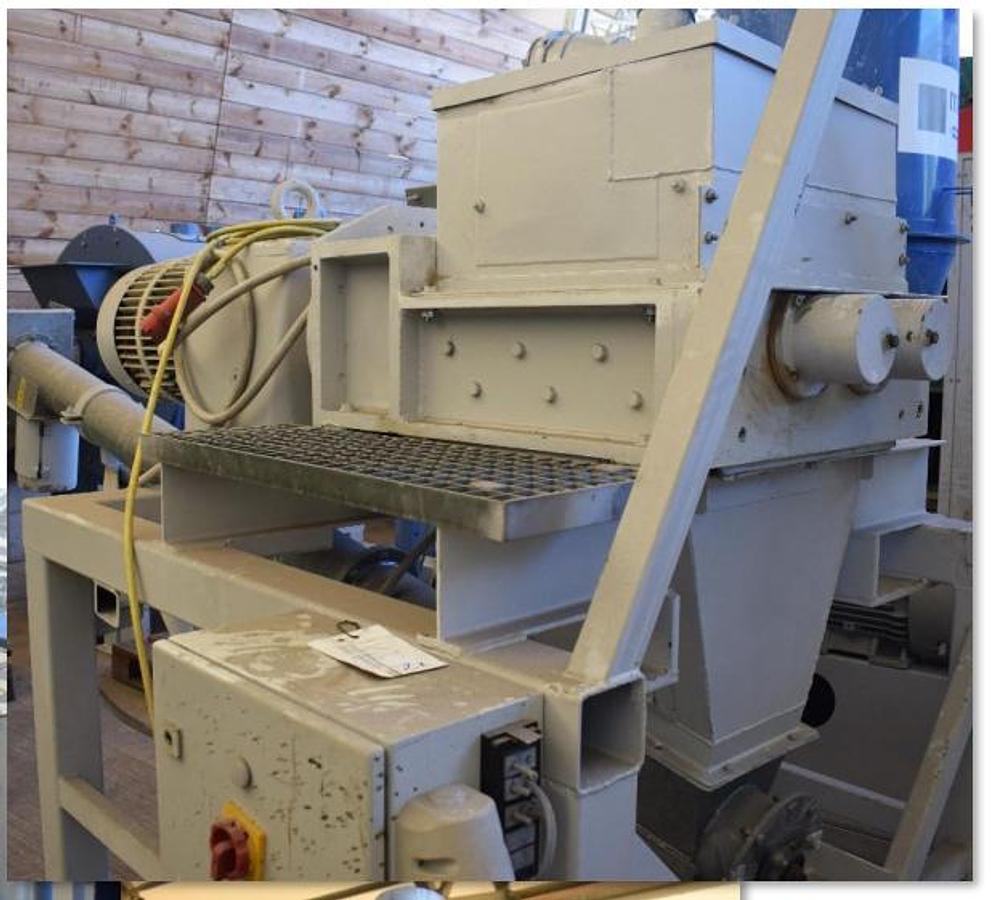 Used 1990 MOCO AZ 11 Fine Mill with Filter System