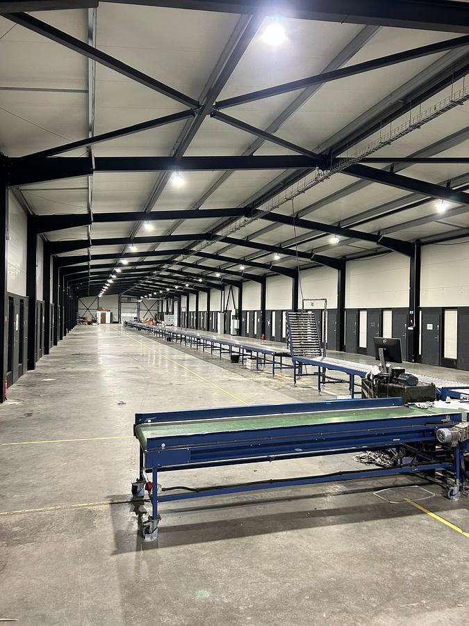 Used Used Driven Roller Conveyor System with Telescopic Conveyors and Weighing Stations