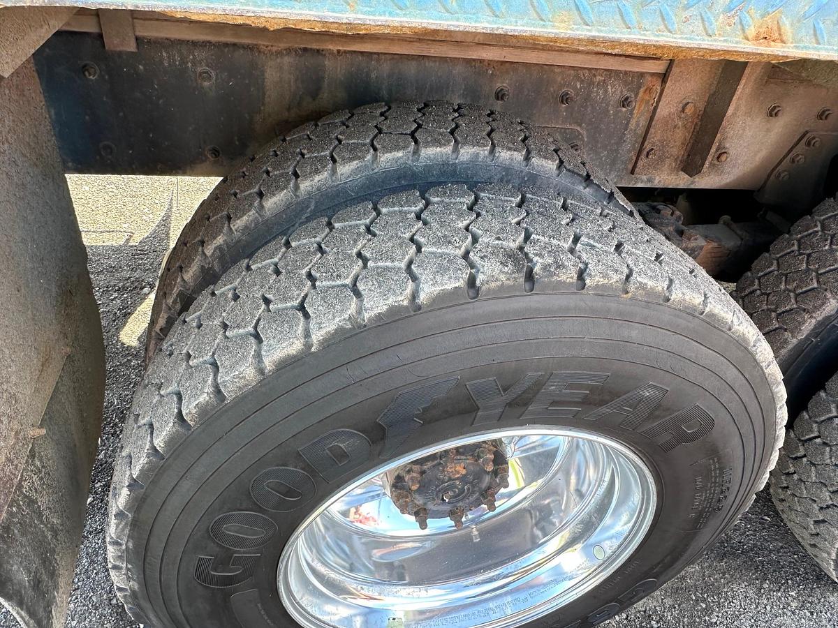 Used 2002 Freight FL80