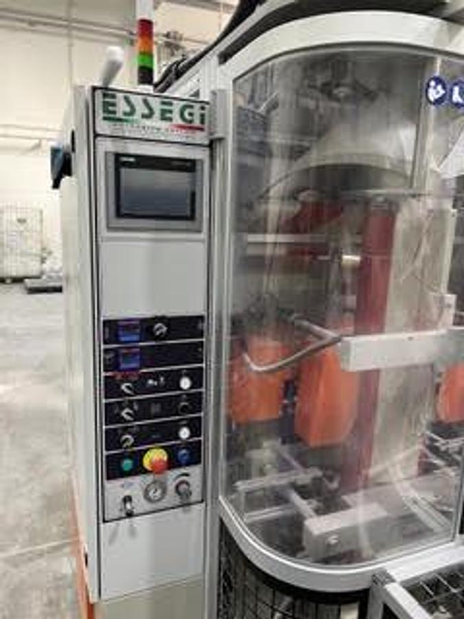 Used 2017 Essegi F700 Syncro VFFS with DV5000 Auger Filler