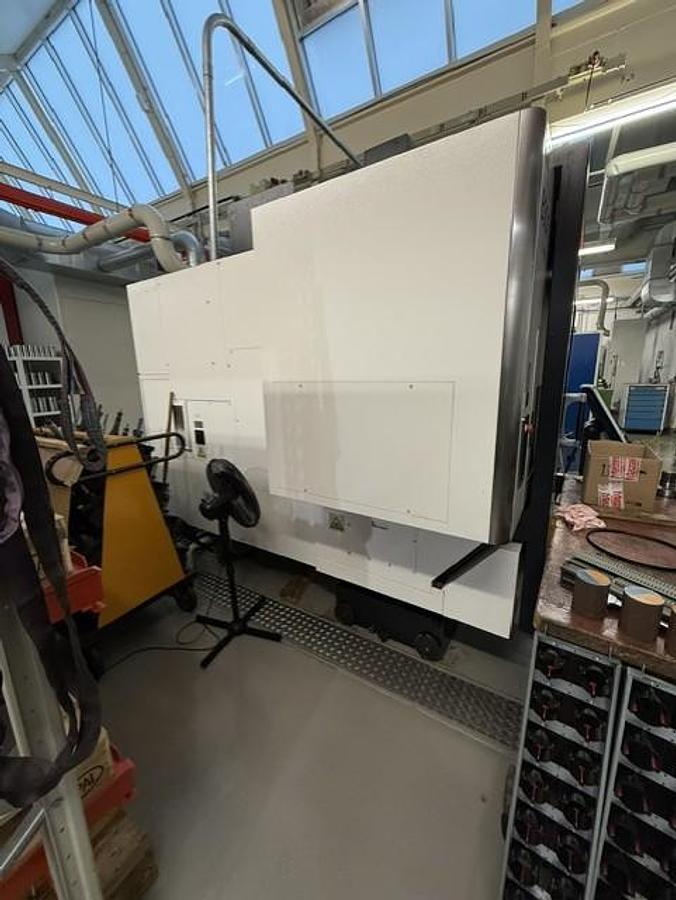 Used Mazak VARIAXIS J-500 Machining Center