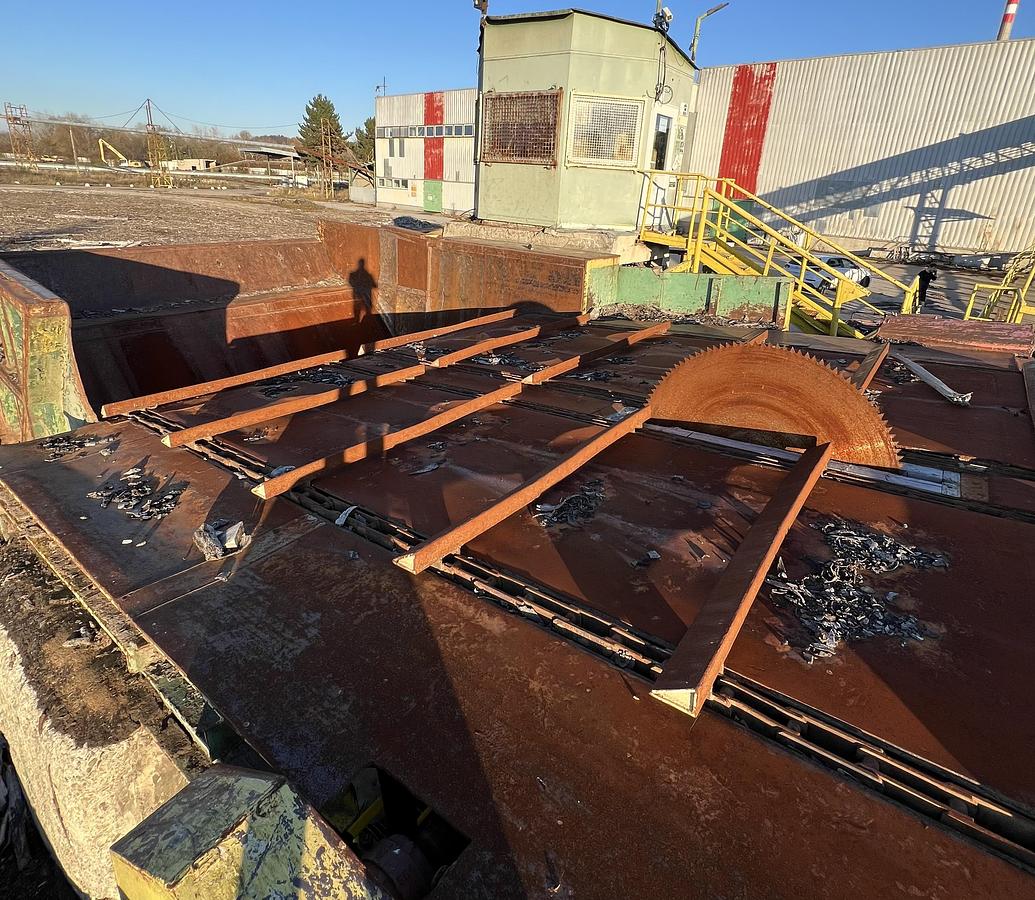 Used Bezner Splitting saw