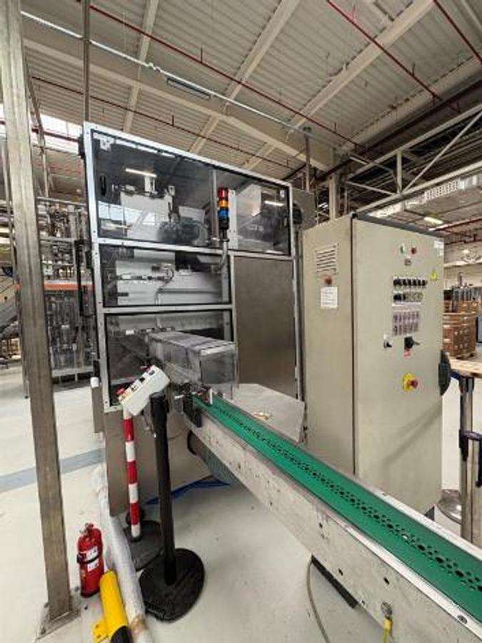 Used Bottle Distribution and Sleeve-Wrapping Line
