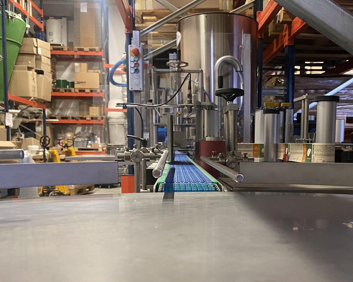 2025  LOWA GmbH Abfüll- und Verschließsysteme  Capping Machine  WK12-17