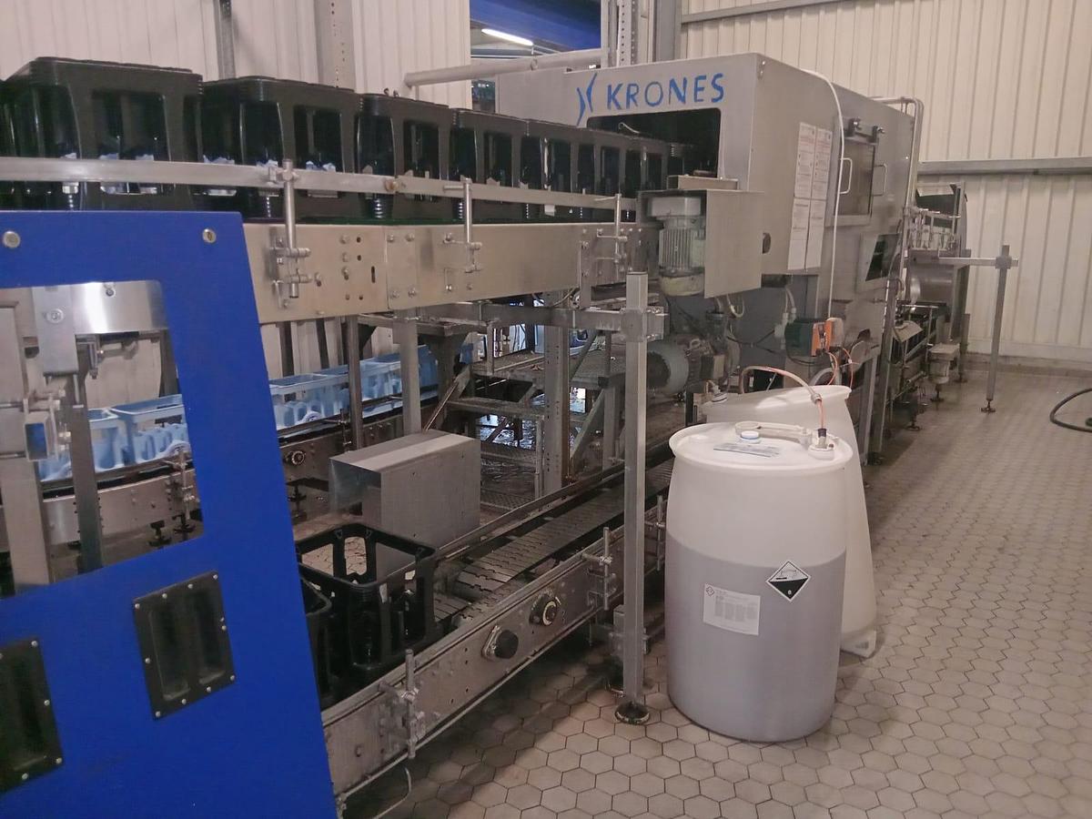 Used 2000 Krones Zierk PET crate washing system