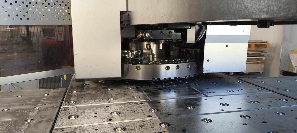 Used 2008 AMADA AC-2510 NT