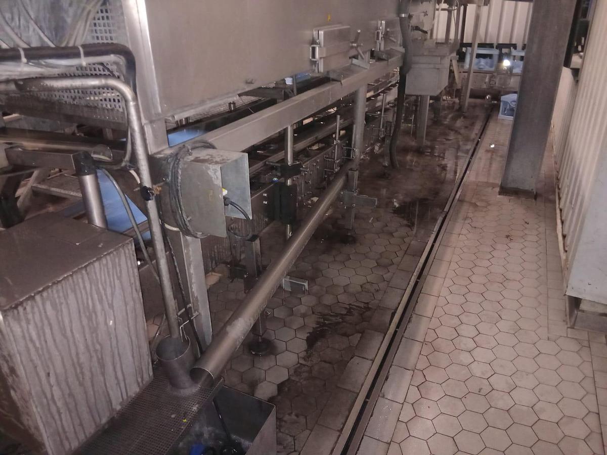 Used 2000 Krones Zierk PET crate washing system