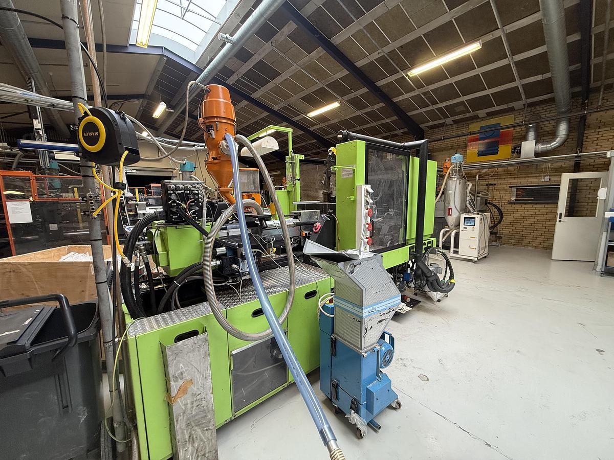 Used 2002 Engel  330/75 HL Injection Moulding Machine