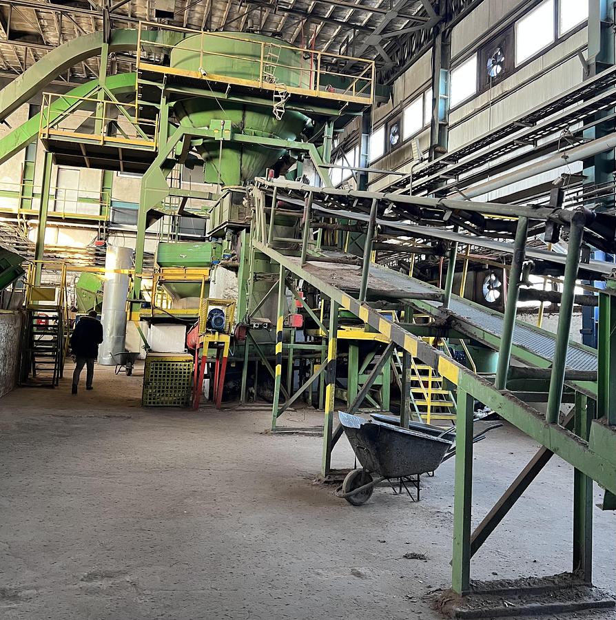 Used Bezner wood chip production line