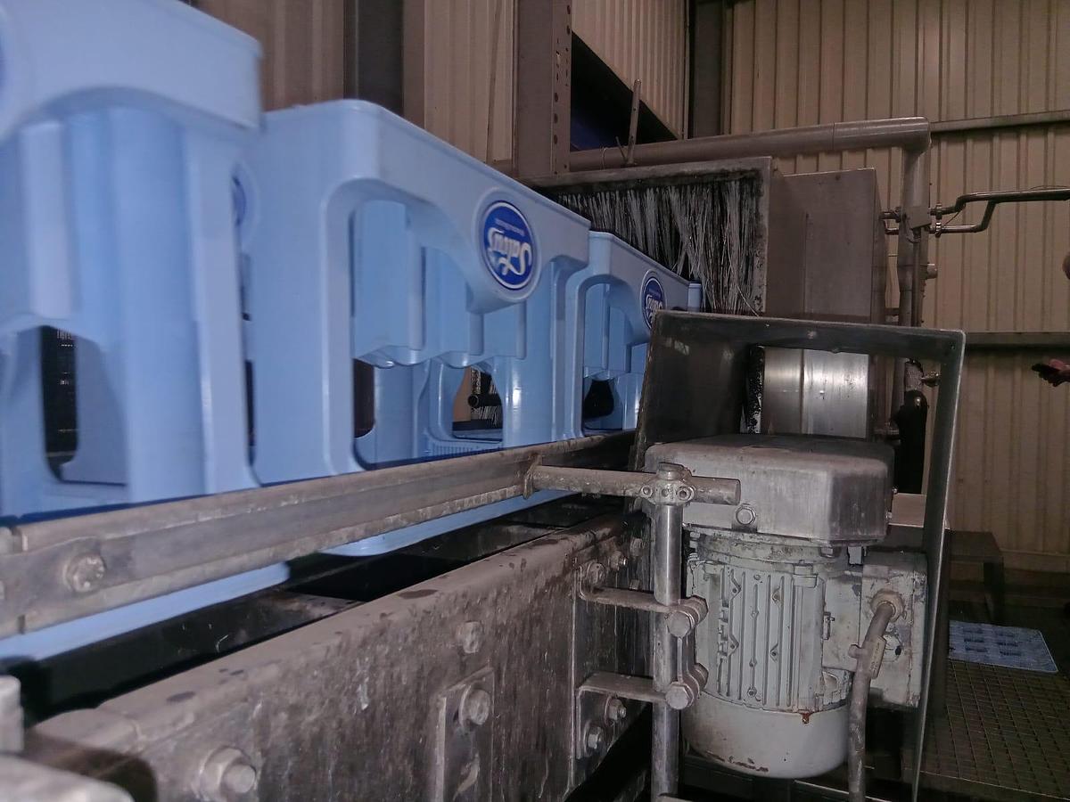 Used 2000 Krones Zierk PET crate washing system