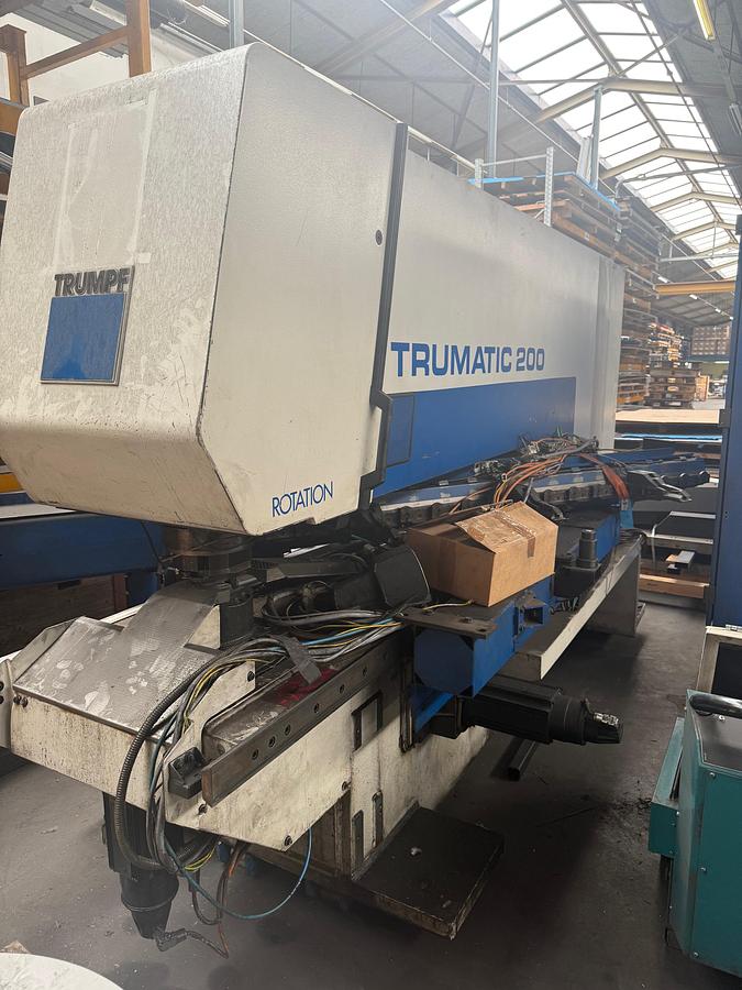 Used 1994 TRUMPF TRUMATIC 200 ROTATION Cutting Machine
