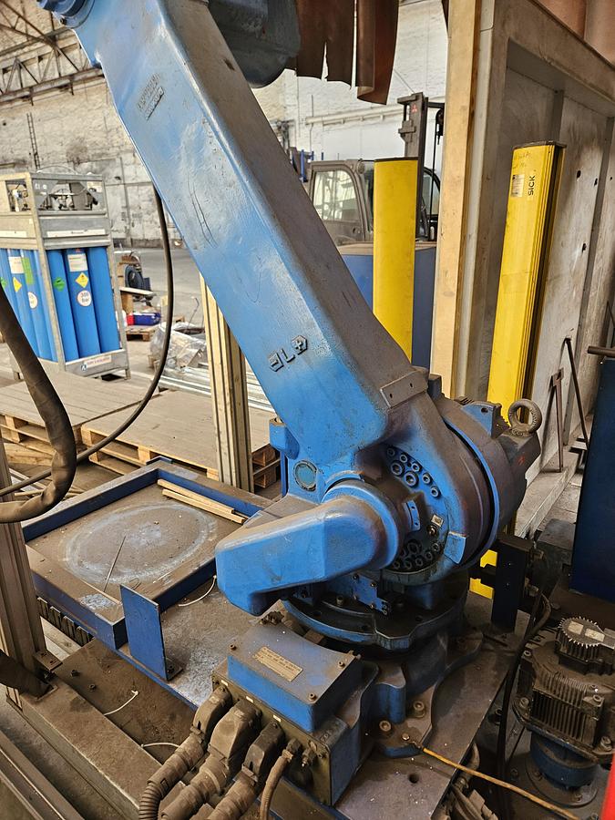 Used 2000 Motoman YR up