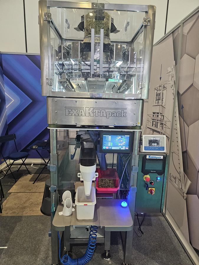 Exactpack weighing and filling machine