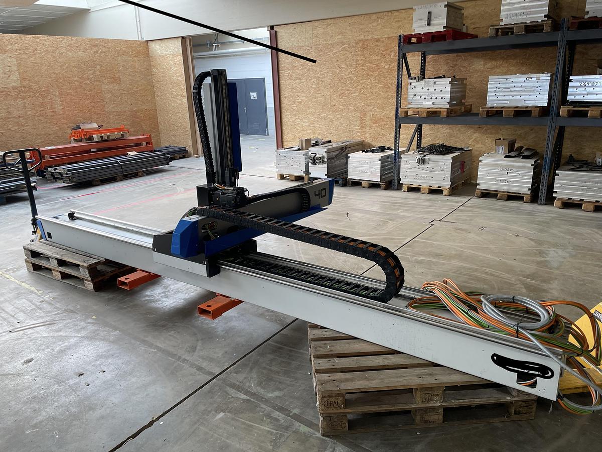 Used 2018 Sepro Strong 40 LV Injection Moulding Robot