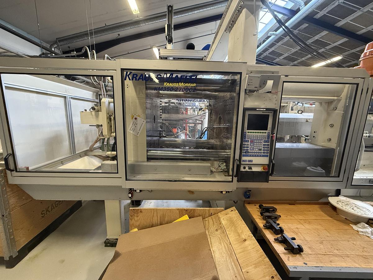 Used 1998 KraussMaffei KM 350-2700 C2 Injection Moulding Machine