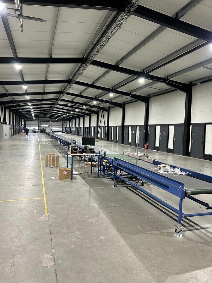 Used Used Driven Roller Conveyor System with Telescopic Conveyors and Weighing Stations