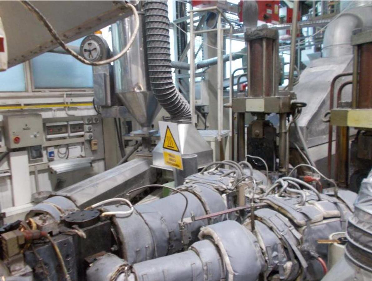 Used 1992 Omipa 120/90/45 Extrusion Line