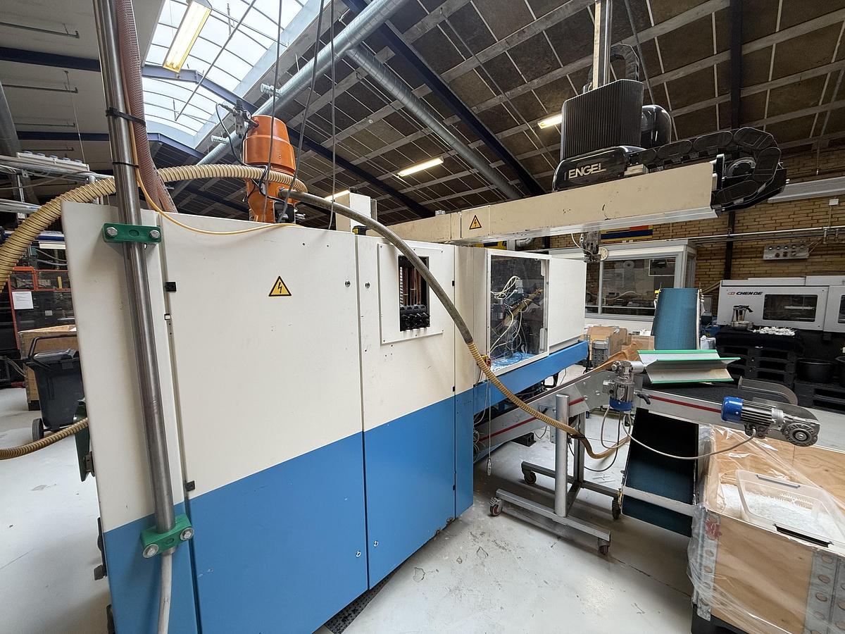 Used 1999 Engel ES 200/90 HL Injection Moulding Machine