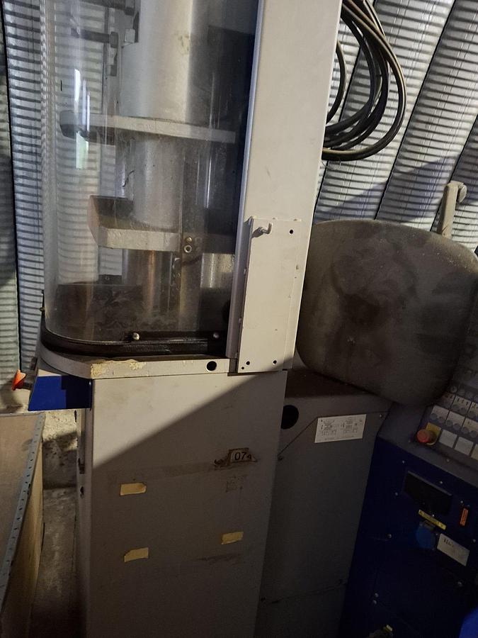 Used 2004 Battenfeld PLUS 350V/75