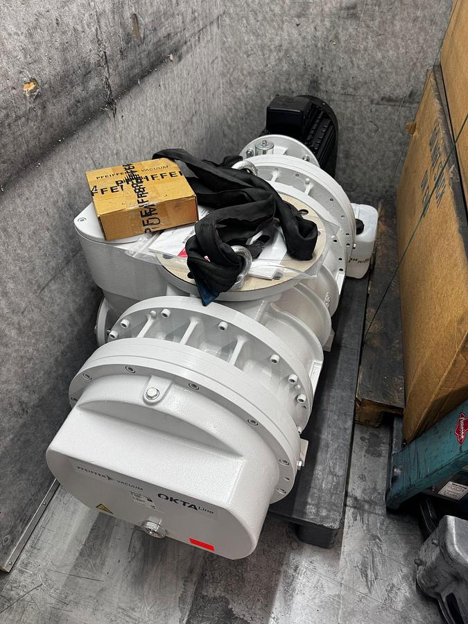Used Pfeiffer Vacuum Okta 6000 + Okta 1000 