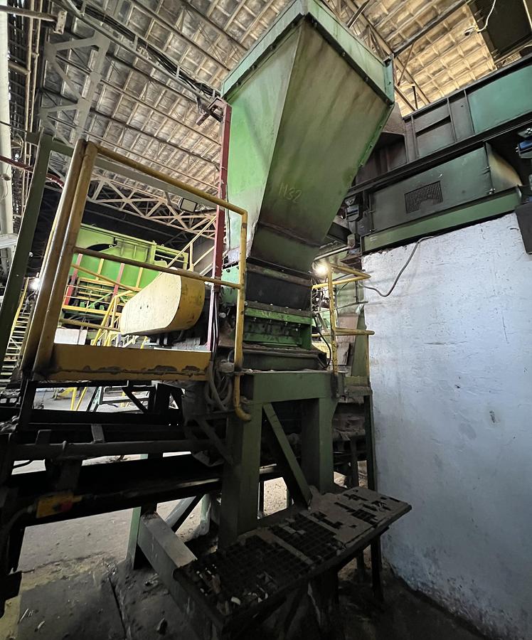 Used Bezner wood chip production line