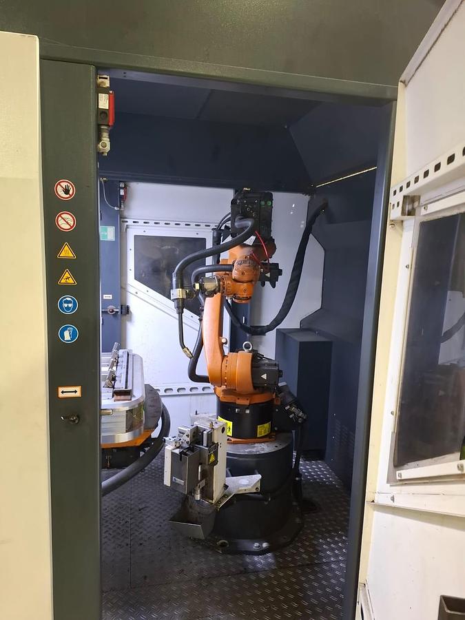 Used 2014 KUKA Flexible Cube Welding Robot
