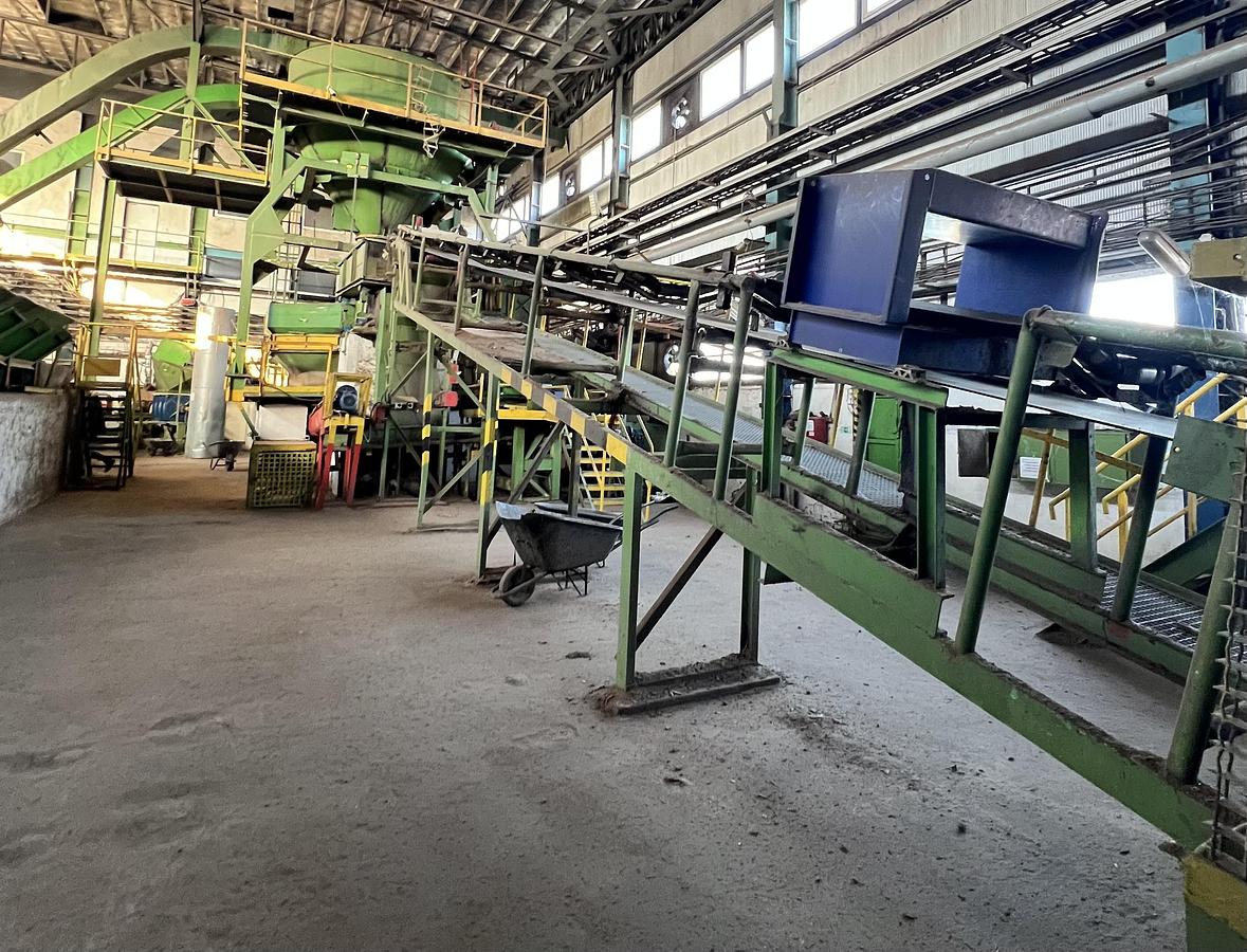 Used Bezner wood chip production line