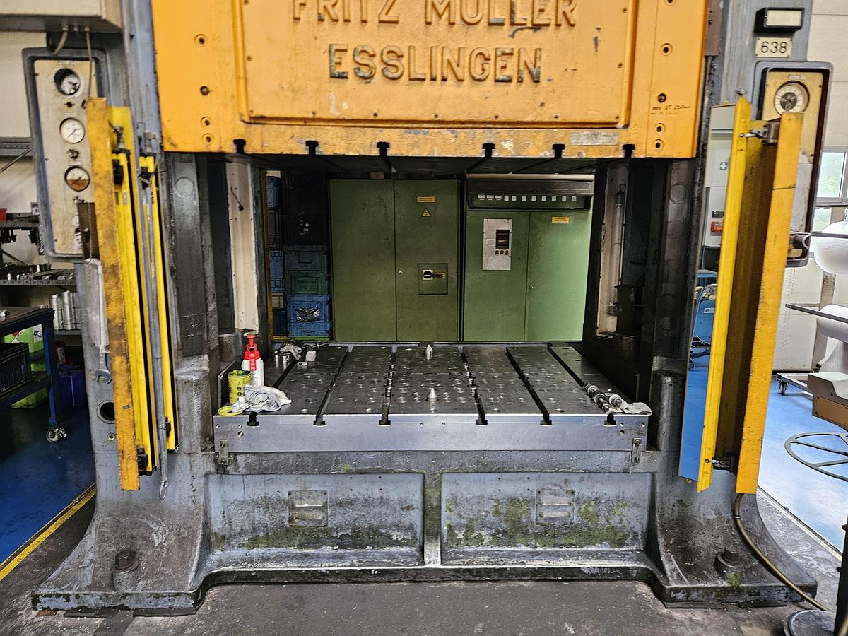 Used 1963 Müller-Weingarten Double Column Drawing Press