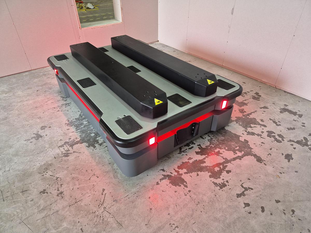 Used 2022 MiR 600 Autonomous Mobile Robot (AMR) with EU Pallet Lift