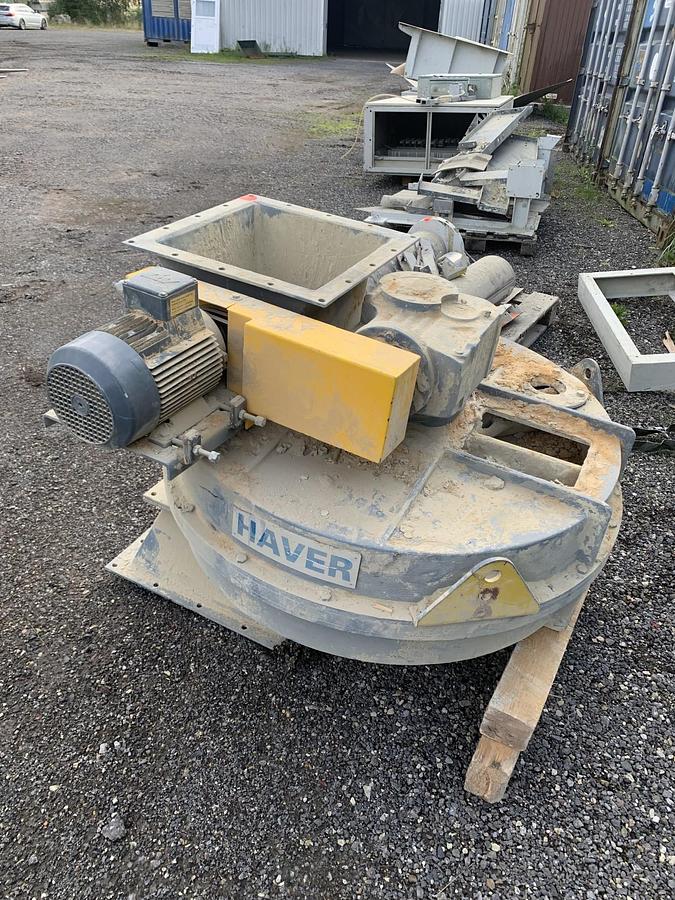 Used HAVER & BOECKER  6 Nozzle Bagging plant