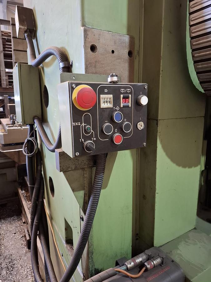 Used 1995 TOS WHQ 13.8 CNC