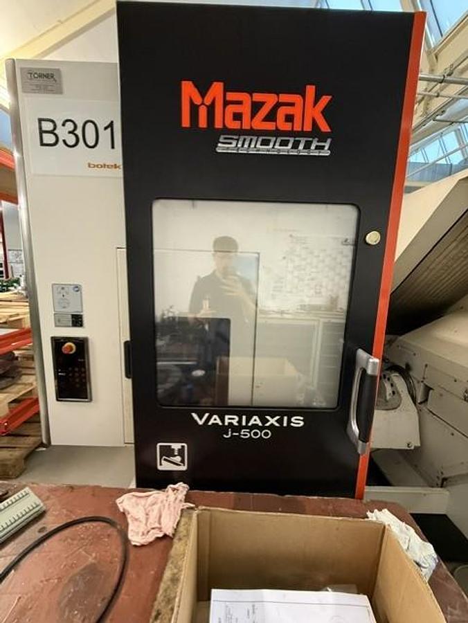 Used Mazak VARIAXIS J-500 Machining Center