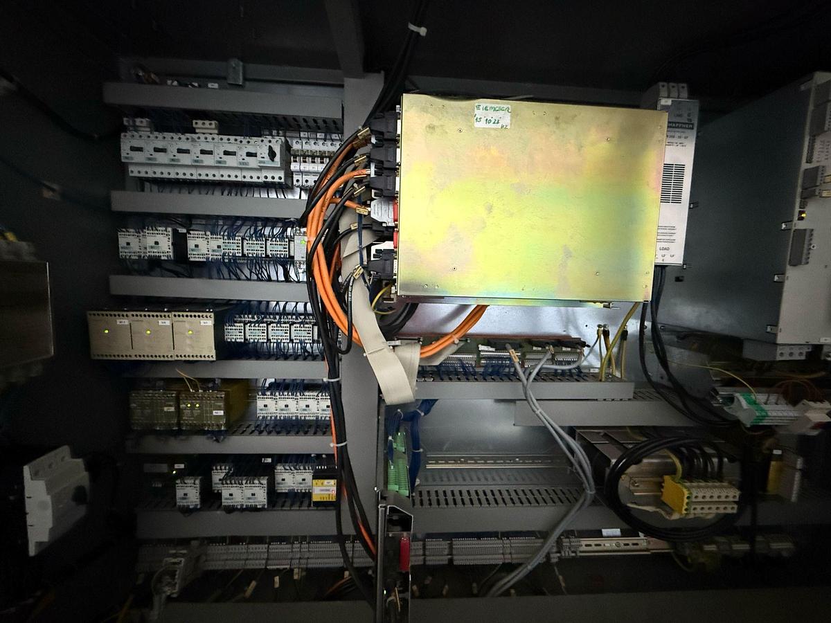 Used 2002 Deckel Maho DMU 80 T