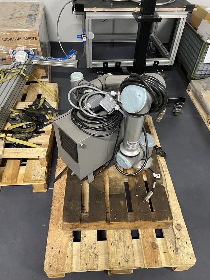 Used Universal Robots UR5e & UR10e Robot Package