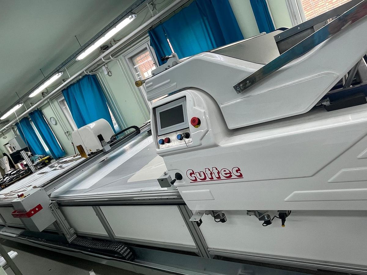 Used 2021  Cuttec Variocut HL CNC Cutter with Spreading Machine