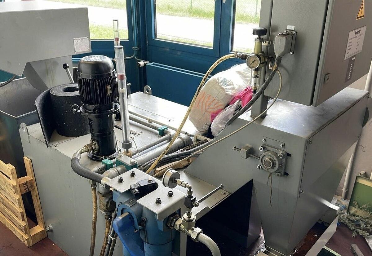 Used Deckel Maho DMU 50 V