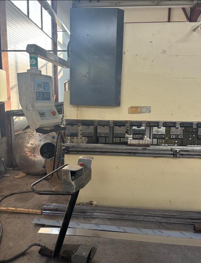 Used 2004 Durma 3m x 120 Ton