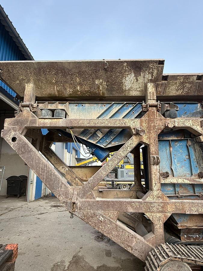 Used 1999 Kleemann Mobicat MC 102 RH Mobile Jaw Crusher 