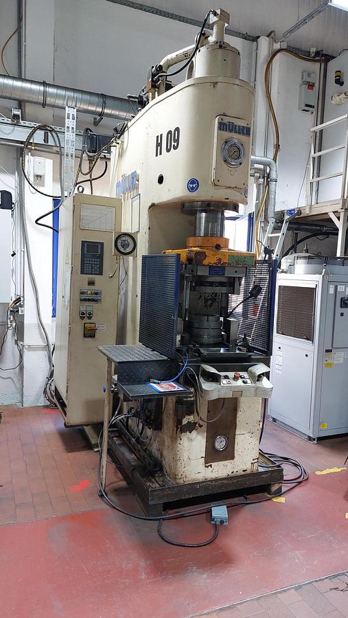 Used 1998 Müller Weingarten CEZ 100.4.12 Hydraulic C-Frame Press