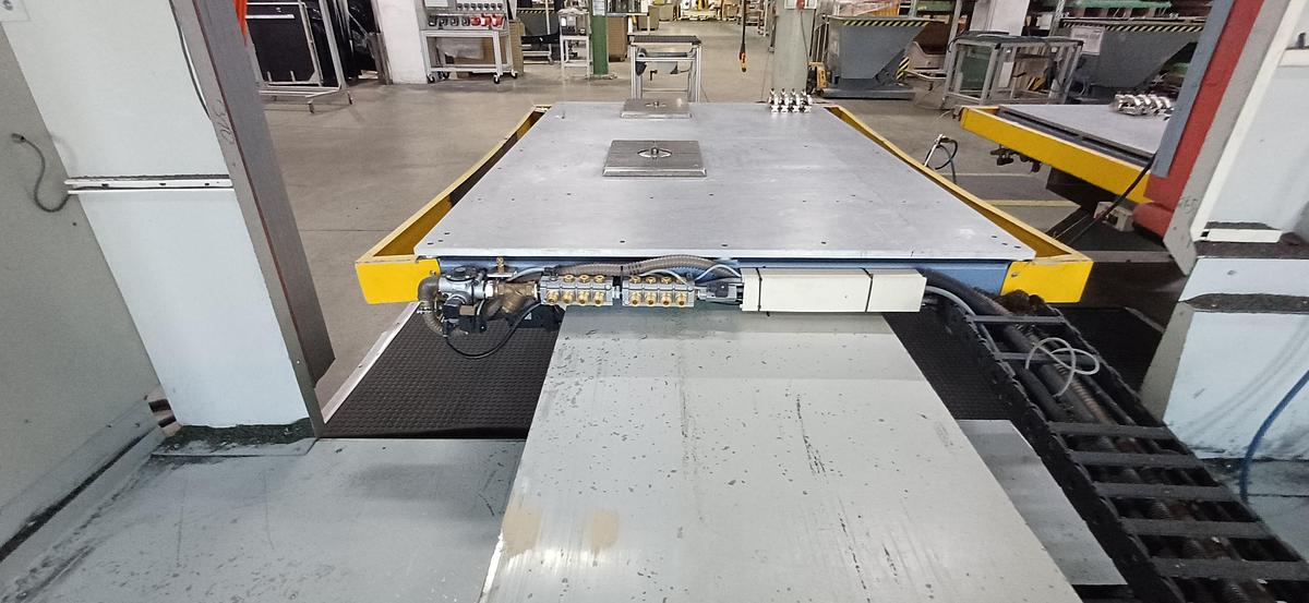 Used 2001 Maka KPF-335RT CNC Milling Machine,