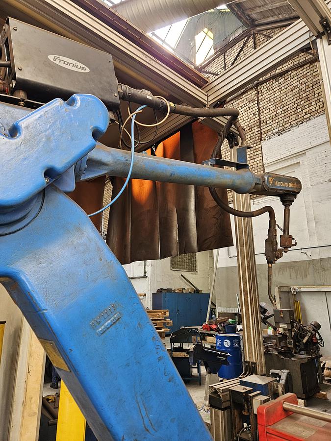 Used 2000 Motoman YR up