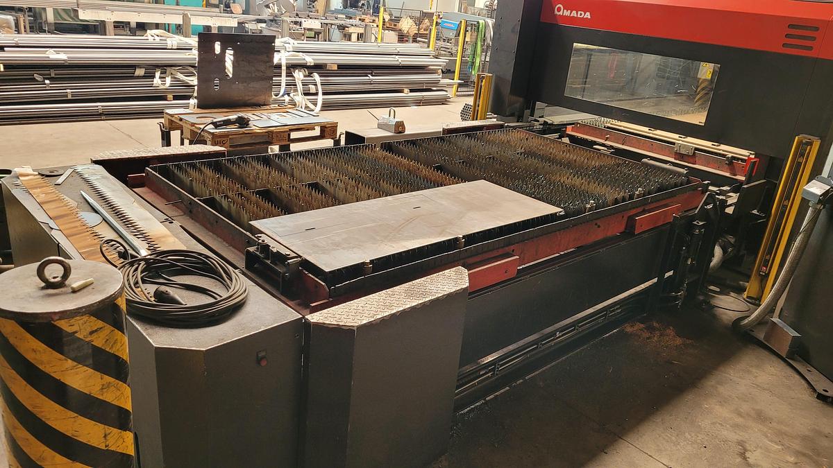 Used 2011 Amada  LST 3015-M2