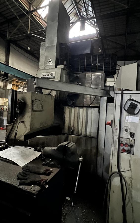 Used TOS SKIQ 12 CNC