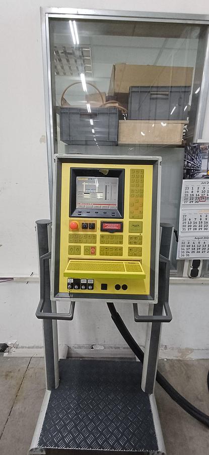 Used 2001 Maka KPF-335RT CNC Milling Machine,
