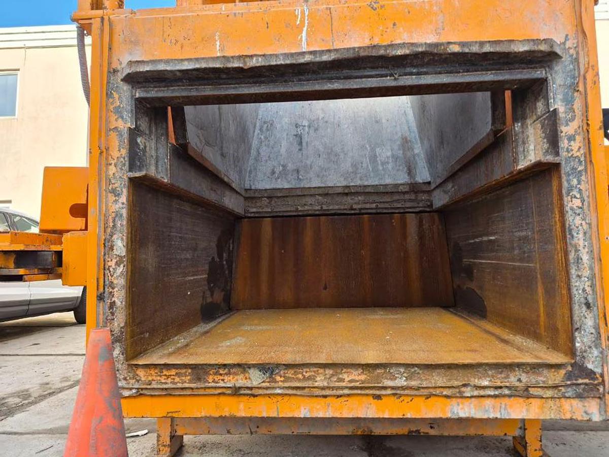 Used 2019 Husmann MP100TS Container Press including 3 Press Containers