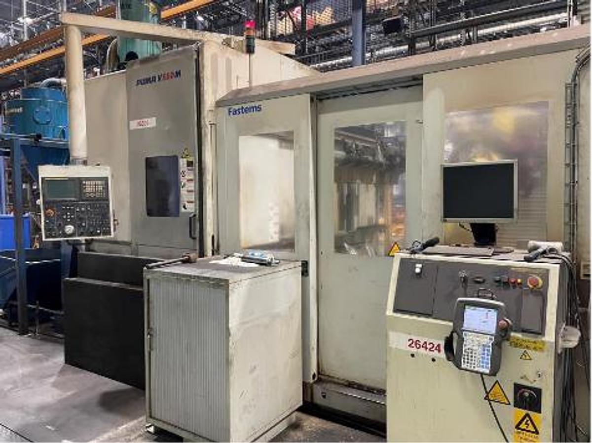 Used 2006 Doosan Puma V550M Including Handling Robot