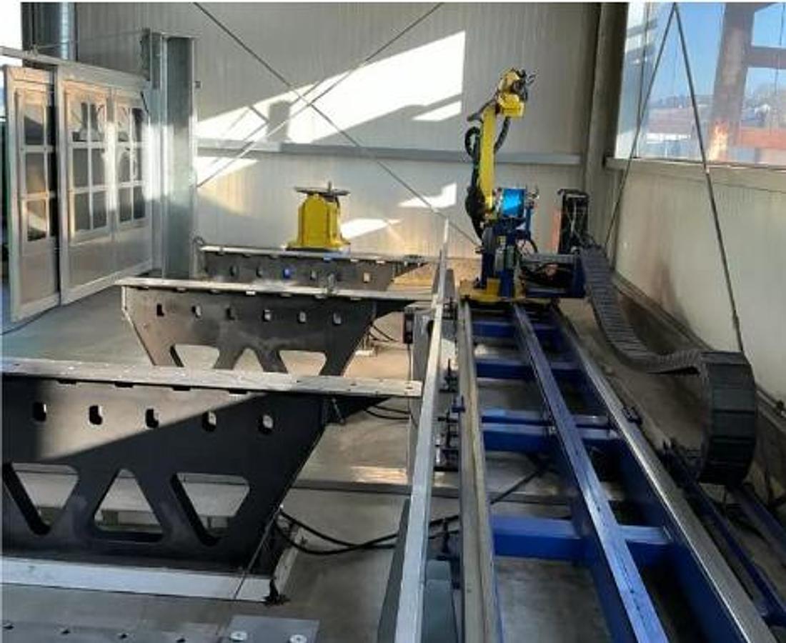 Used 2015 Fanuc  ARC Mate 100ic 8L Welding Robot 
