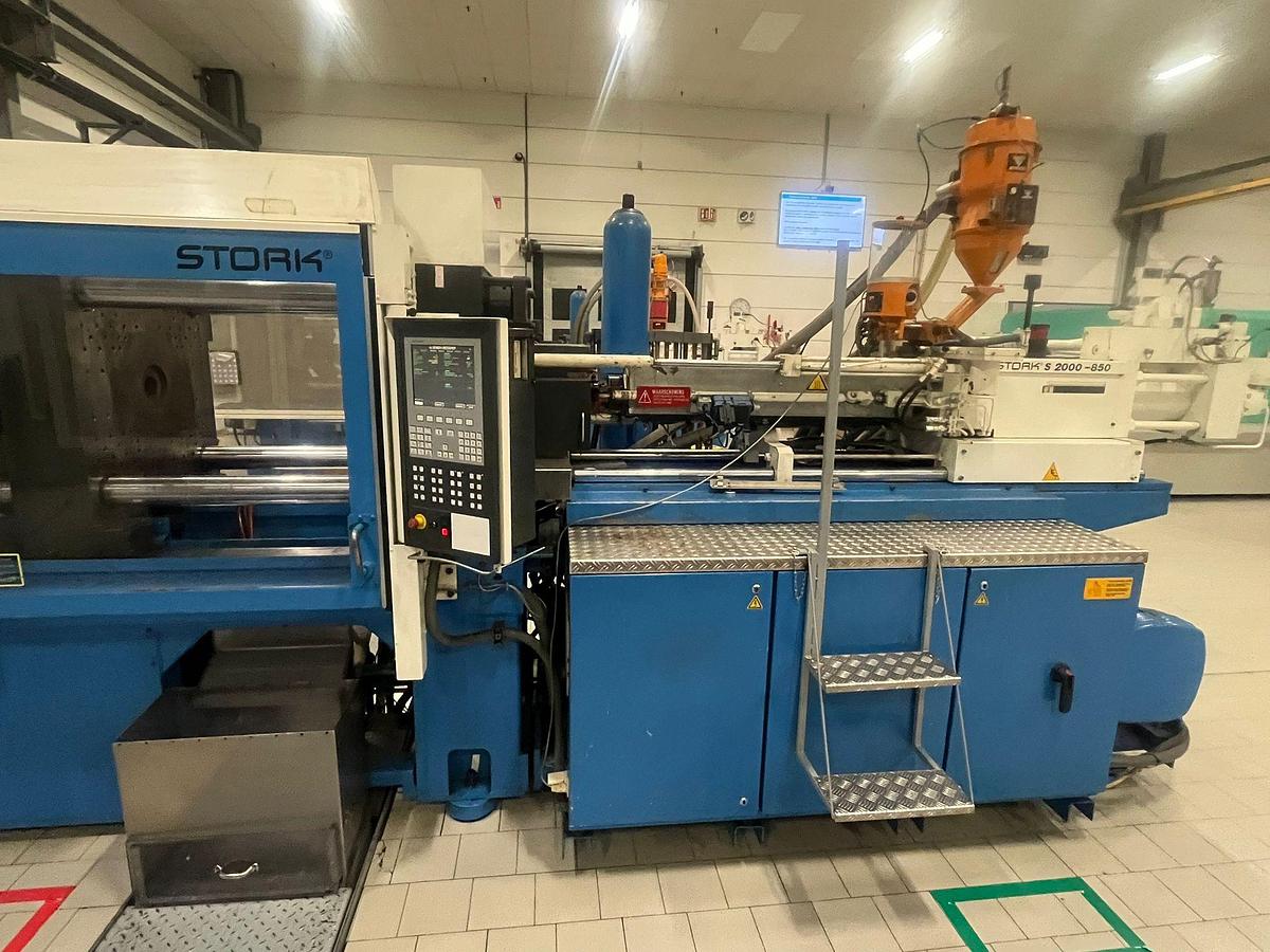 Used 2005 Stork S-2000-850 Injection Molding Machine